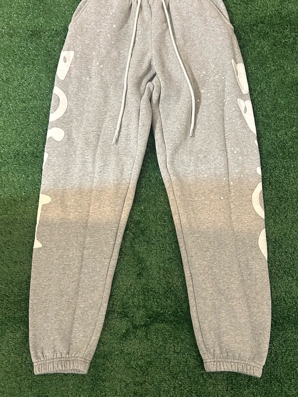 Grey beluga Sp5der sweatpants